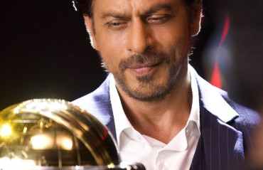 IT'S NEARLY HERE: Fan frenzy on Shah Rukh Khan pic with ICC World Cup trophy