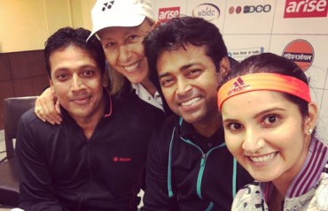 Martina turns back the clock with Leander, but Sania and Mahesh clinch the contest