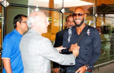 Anelka finds some time for Mumbai City fans too!