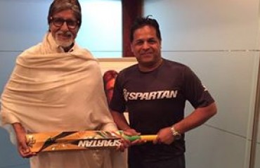 Chris Gayle gifts his bat to 'legend' Amitabh Bachchan