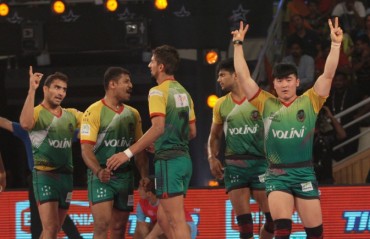 Patna Pirates tame Jaipur Pink Panthers to qualify for play-offs