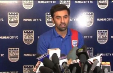 Ranbir Kapoor faces rapid fire, declares Mumbai City favourites in ISL 2