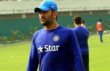 Throw children out of the house to play sports in the heat: Dhoni