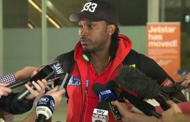 I don't care about bat sizes, can hit sixes with a knife or fork too: Gayle